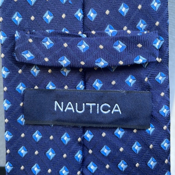 NWOT MENS NAUTICA SILK TIE - Picture 4 of 5